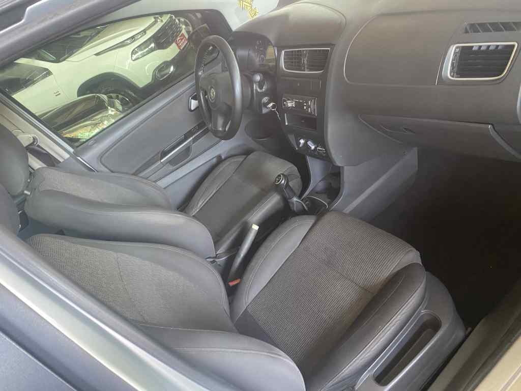 FOX 1.0 COMPLETO - Auto Rodar Veículos